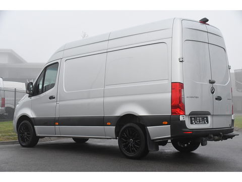 Mercedes-Benz Sprinter 319 V6 3.0 CDI L2H2 Camera, Cruise, 10,5'' Mbux, Automaat, Carplay, Multimedia, Trekhaak, Uniek!