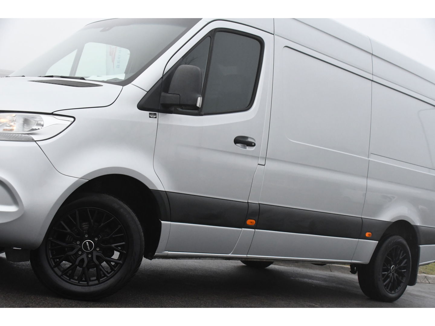 Mercedes-Benz Sprinter 319 V6 3.0 CDI L2H2 Camera, Cruise, 10,5'' Mbux, Automaat, Carplay, Multimedia, Trekhaak, Uniek!