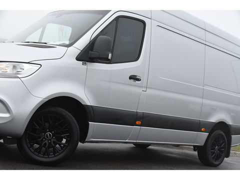 Mercedes-Benz Sprinter 319 V6 3.0 CDI L2H2 Camera, Cruise, 10,5'' Mbux, Automaat, Carplay, Multimedia, Trekhaak, Uniek!