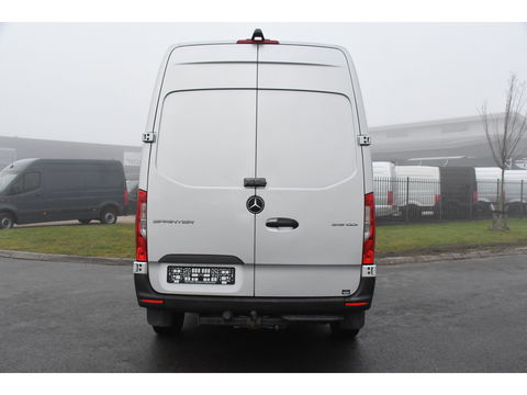 Mercedes-Benz Sprinter 319 V6 3.0 CDI L2H2 Camera, Cruise, 10,5'' Mbux, Automaat, Carplay, Multimedia, Trekhaak, Uniek!