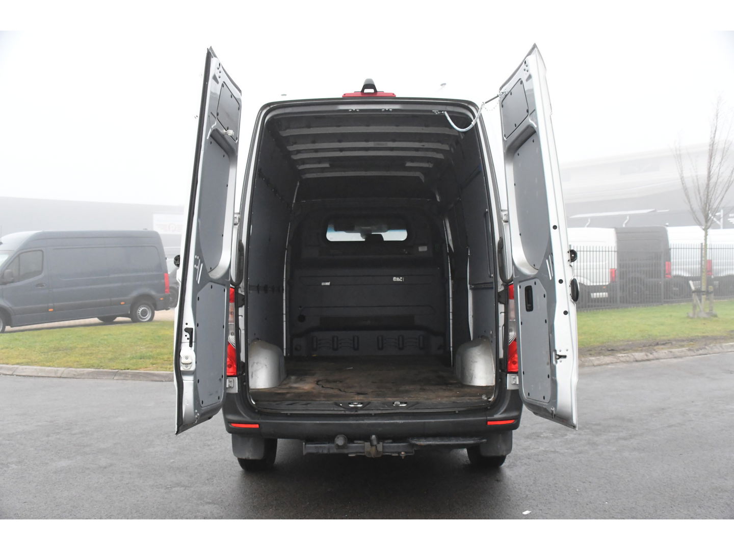 Mercedes-Benz Sprinter 319 V6 3.0 CDI L2H2 Camera, Cruise, 10,5'' Mbux, Automaat, Carplay, Multimedia, Trekhaak, Uniek!