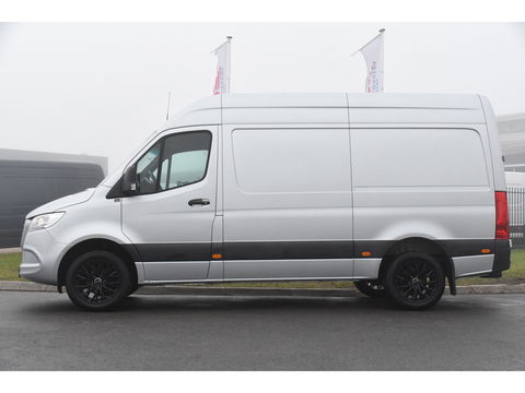 Mercedes-Benz Sprinter 319 V6 3.0 CDI L2H2 Camera, Cruise, 10,5'' Mbux, Automaat, Carplay, Multimedia, Trekhaak, Uniek!