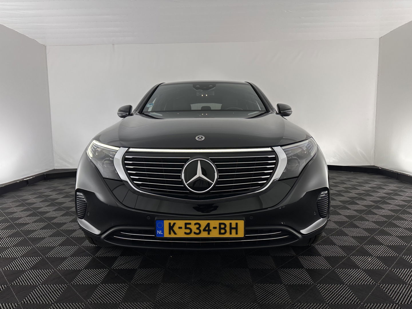 Mercedes-Benz EQC 400 4MATIC Business Solution Luxury 80 kWh {SOH-89%} (INCL.BTW) Aut.*LEATHER | FULL-LED | DISTRONIC | BLINDSPOT | HEATED-COMFORTSEATS | DIGI-WIDESCREEN | DAB+ | KEYLESS | AMBIENTLIGHT | NAVI-FULLMAP | ECC | PRIVACY-GLASS | PDC | 20''ALU*