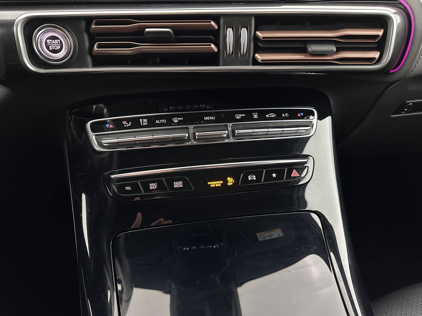 Mercedes-Benz EQC 400 4MATIC Business Solution Luxury 80 kWh {SOH-89%} (INCL.BTW) Aut.*LEATHER | FULL-LED | DISTRONIC | BLINDSPOT | HEATED-COMFORTSEATS | DIGI-WIDESCREEN | DAB+ | KEYLESS | AMBIENTLIGHT | NAVI-FULLMAP | ECC | PRIVACY-GLASS | PDC | 20''ALU*