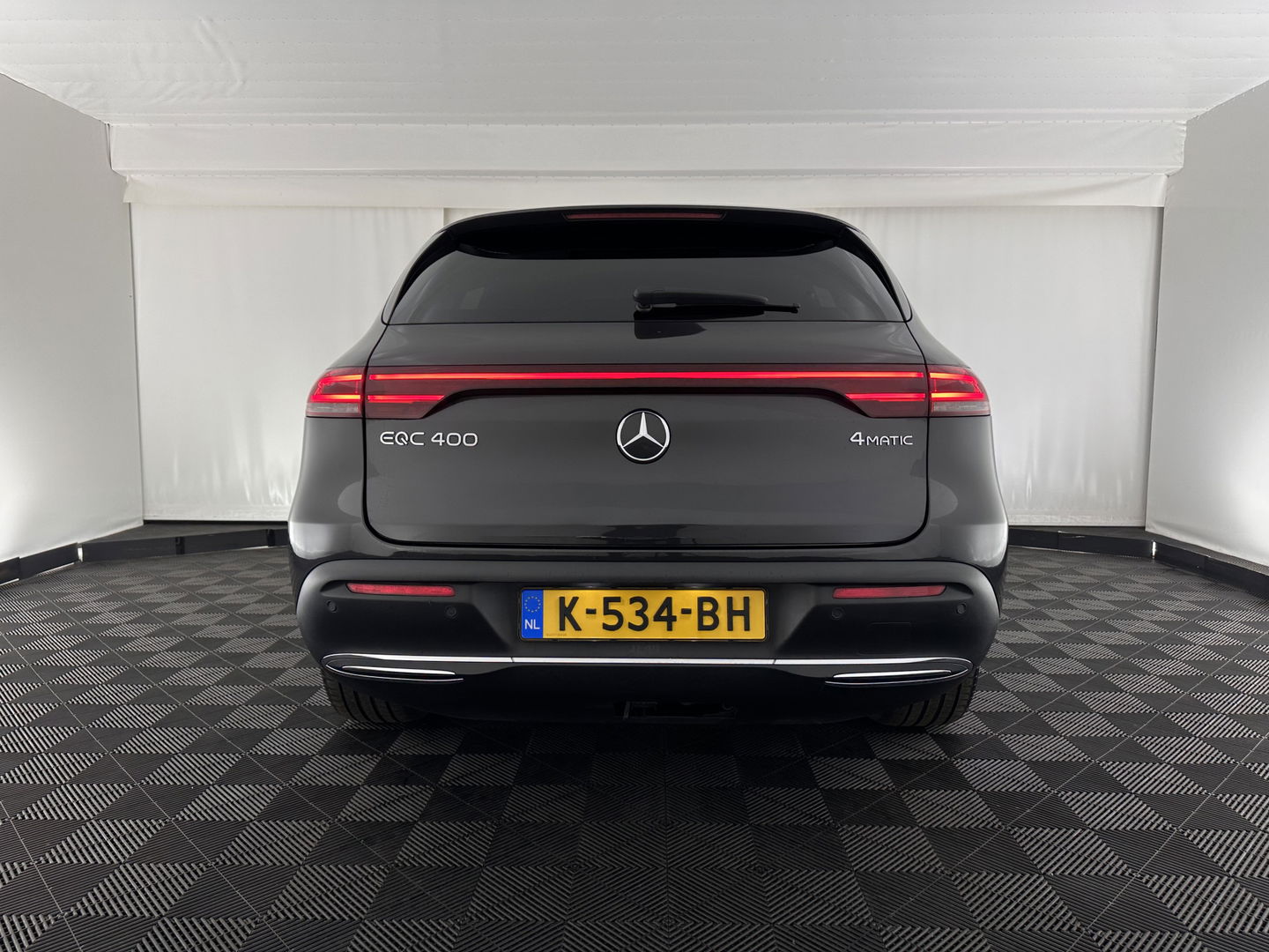 Mercedes-Benz EQC 400 4MATIC Business Solution Luxury 80 kWh {SOH-89%} (INCL.BTW) Aut.*LEATHER | FULL-LED | DISTRONIC | BLINDSPOT | HEATED-COMFORTSEATS | DIGI-WIDESCREEN | DAB+ | KEYLESS | AMBIENTLIGHT | NAVI-FULLMAP | ECC | PRIVACY-GLASS | PDC | 20''ALU*