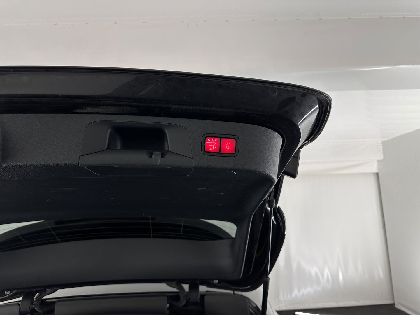 Mercedes-Benz EQC 400 4MATIC Business Solution Luxury 80 kWh {SOH-89%} (INCL.BTW) Aut.*LEATHER | FULL-LED | DISTRONIC | BLINDSPOT | HEATED-COMFORTSEATS | DIGI-WIDESCREEN | DAB+ | KEYLESS | AMBIENTLIGHT | NAVI-FULLMAP | ECC | PRIVACY-GLASS | PDC | 20''ALU*