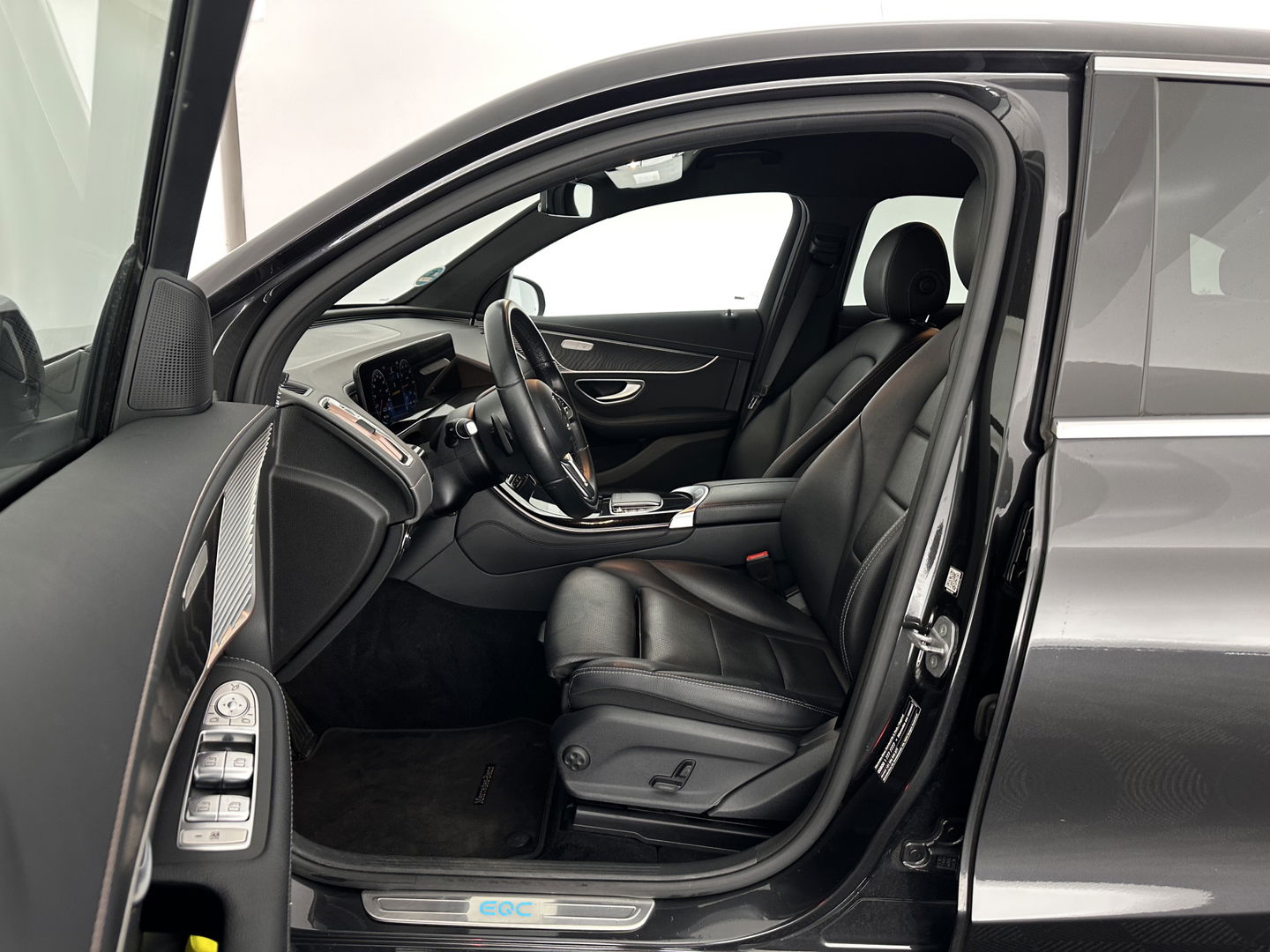 Mercedes-Benz EQC 400 4MATIC Business Solution Luxury 80 kWh {SOH-89%} (INCL.BTW) Aut.*LEATHER | FULL-LED | DISTRONIC | BLINDSPOT | HEATED-COMFORTSEATS | DIGI-WIDESCREEN | DAB+ | KEYLESS | AMBIENTLIGHT | NAVI-FULLMAP | ECC | PRIVACY-GLASS | PDC | 20''ALU*