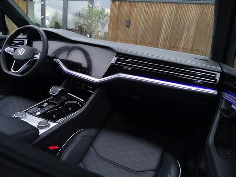 Volkswagen Touareg 3.0 TSI e-Hybrid 381PK / pano / 360° / trekhaak