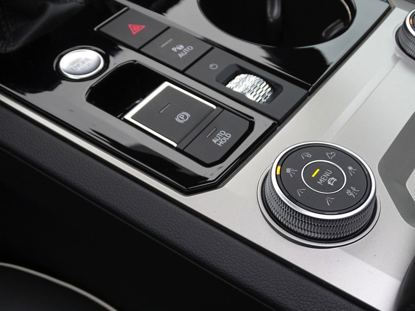 Volkswagen Touareg 3.0 TSI e-Hybrid 381PK / pano / 360° / trekhaak