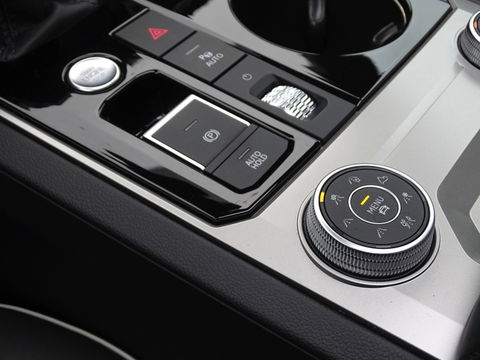 Volkswagen Touareg 3.0 TSI e-Hybrid 381PK / pano / 360° / trekhaak