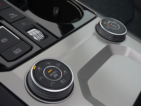 Volkswagen Touareg 3.0 TSI e-Hybrid 381PK / pano / 360° / trekhaak