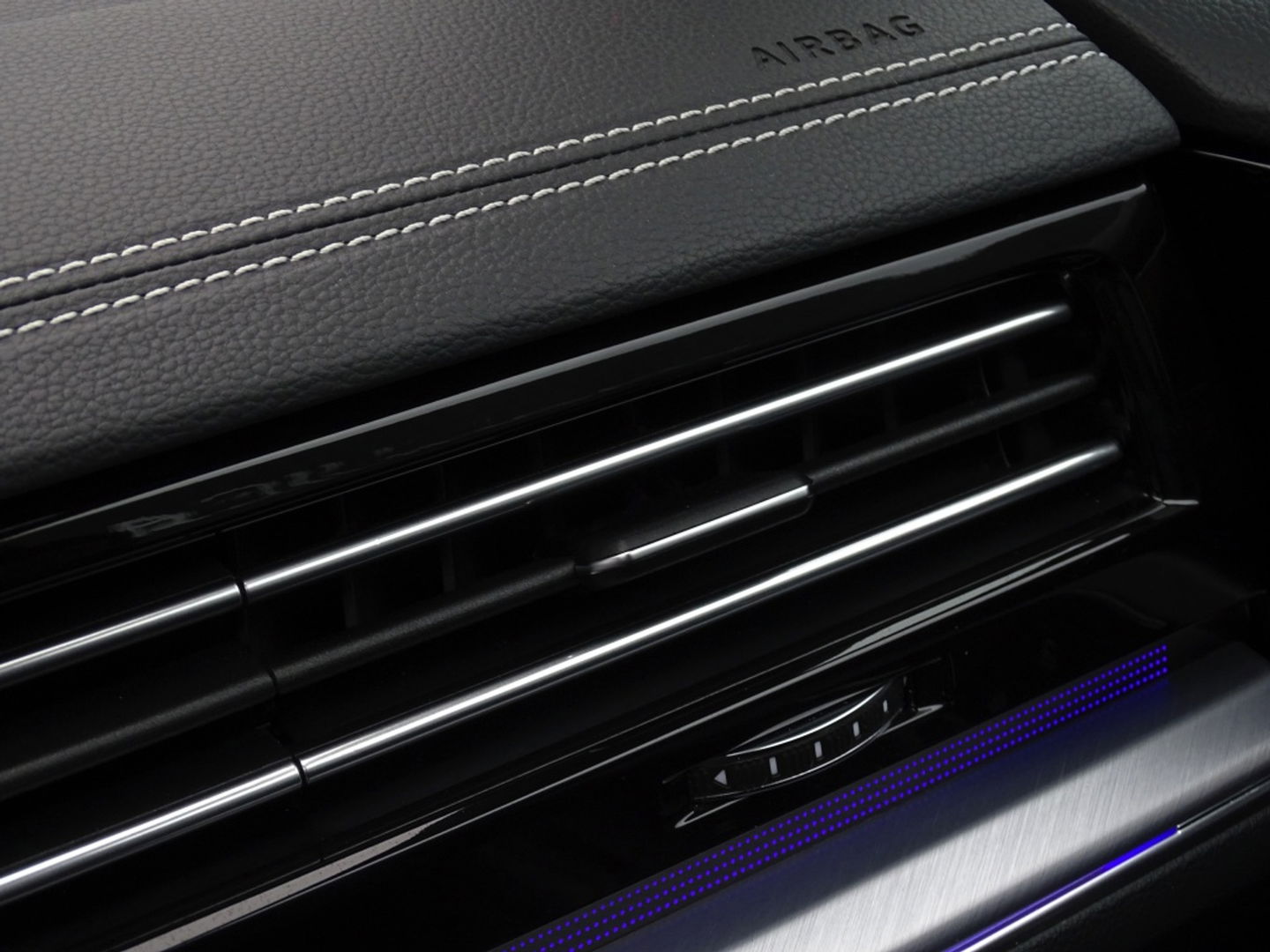 Volkswagen Touareg 3.0 TSI e-Hybrid 381PK / pano / 360° / trekhaak