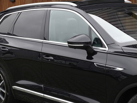 Volkswagen Touareg 3.0 TSI e-Hybrid 381PK / pano / 360° / trekhaak