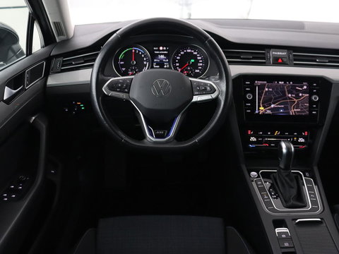 Volkswagen Passat 1.4 TSI PHEV GTE | Trekhaak | Stoelverwarming | Massage | Camera | Carplay | Navigatie | Adaptive cruise | Matrix LED | Parkeerhulp | Climate control | Plug In