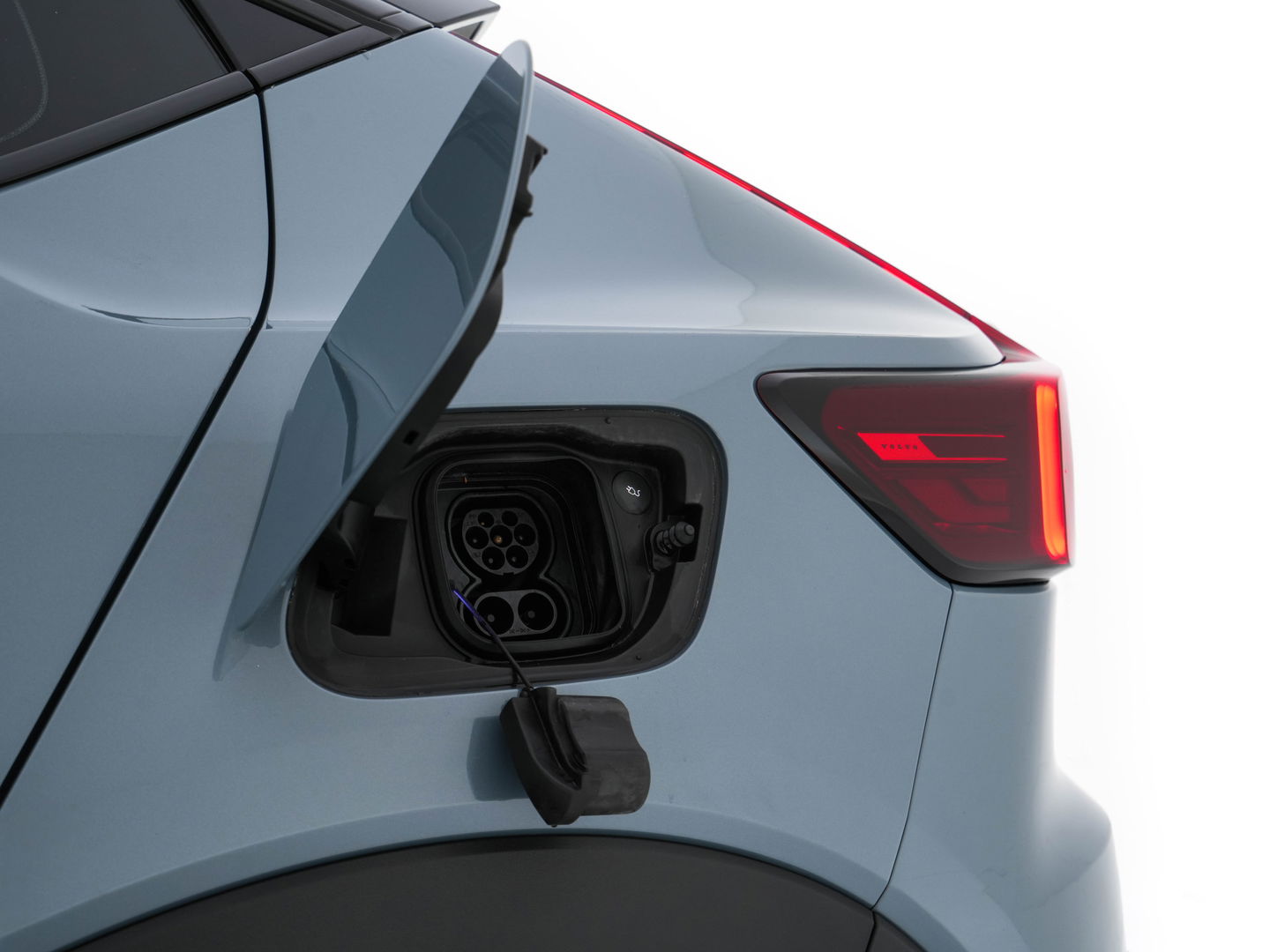 Volvo C40 Recharge Twin Intro Edition 78 kWh AWD [ 3-Fase ] {SOH-87%} (INCL-BTW) Aut. *HEATPUMP | PANO | LEATHER-ALCANTARA | DIGI-COCKPIT | FULL-LED | HARMAN/KARDON | TOPVIEW | NAVI-FULLMAP | ECC | PDC | KEYLESS | HEATED-SPORTSEATS | TOWBAR | PRIVACY-GLASS | 20