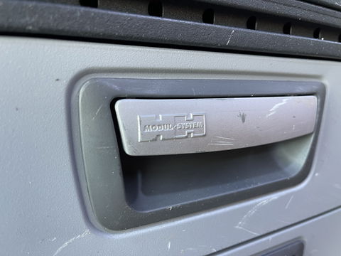 Renault Trafic 2.0 dCi 120pk T29 L2H1 Work Edition / vaste prijs rijklaar € 17.950 ex btw / lease vanaf € 302 / zwart metallic / ingerichte laadruimte / camera / airco / cruise / trekhaak !