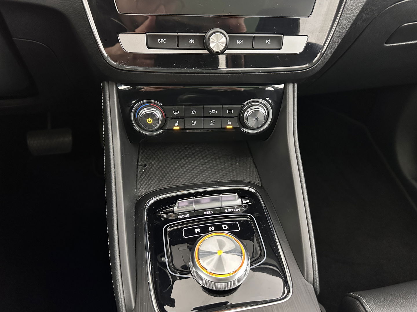 MG ZS EV Luxury 45 kWh {SOH-91%} (INCL-BTW) Aut. *PANO | LEATHER | CCS-FASTLOADER | KEYLESS | NAVI-FULLMAP | ADAPTIVE-CRUISE | CAMERA | HEATED-SPORTSEATS | CARPLAY | BLINDSPOT | DAB | LANE-ASSIST | 17''ALU*