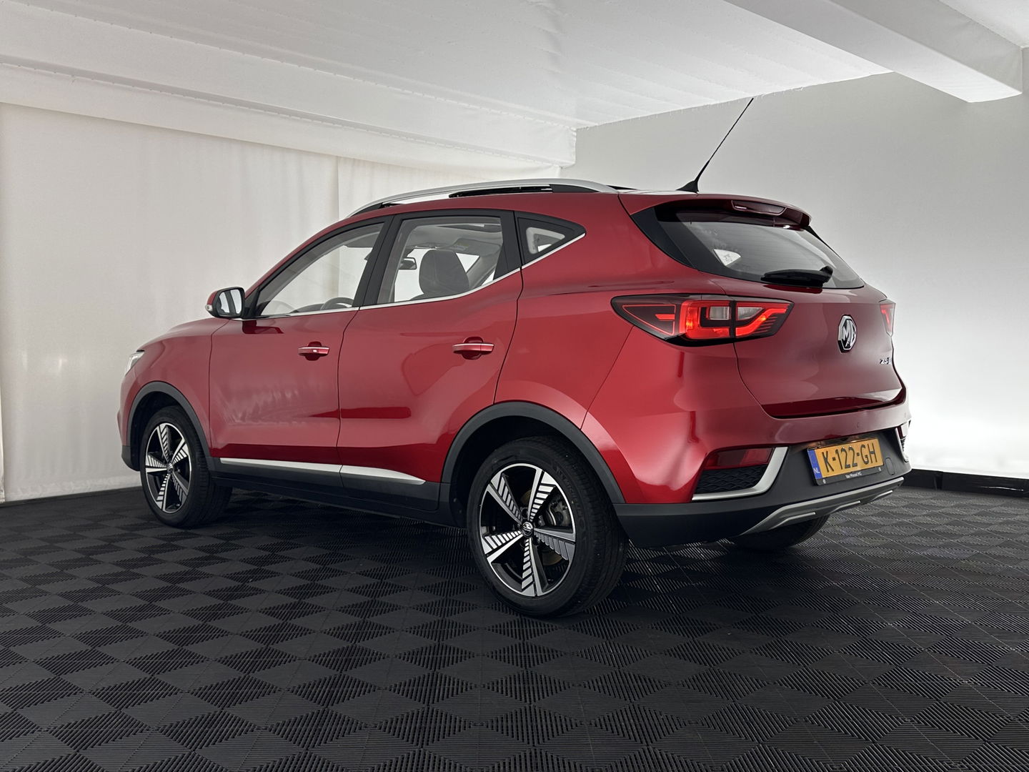 MG ZS EV Luxury 45 kWh {SOH-91%} (INCL-BTW) Aut. *PANO | LEATHER | CCS-FASTLOADER | KEYLESS | NAVI-FULLMAP | ADAPTIVE-CRUISE | CAMERA | HEATED-SPORTSEATS | CARPLAY | BLINDSPOT | DAB | LANE-ASSIST | 17''ALU*