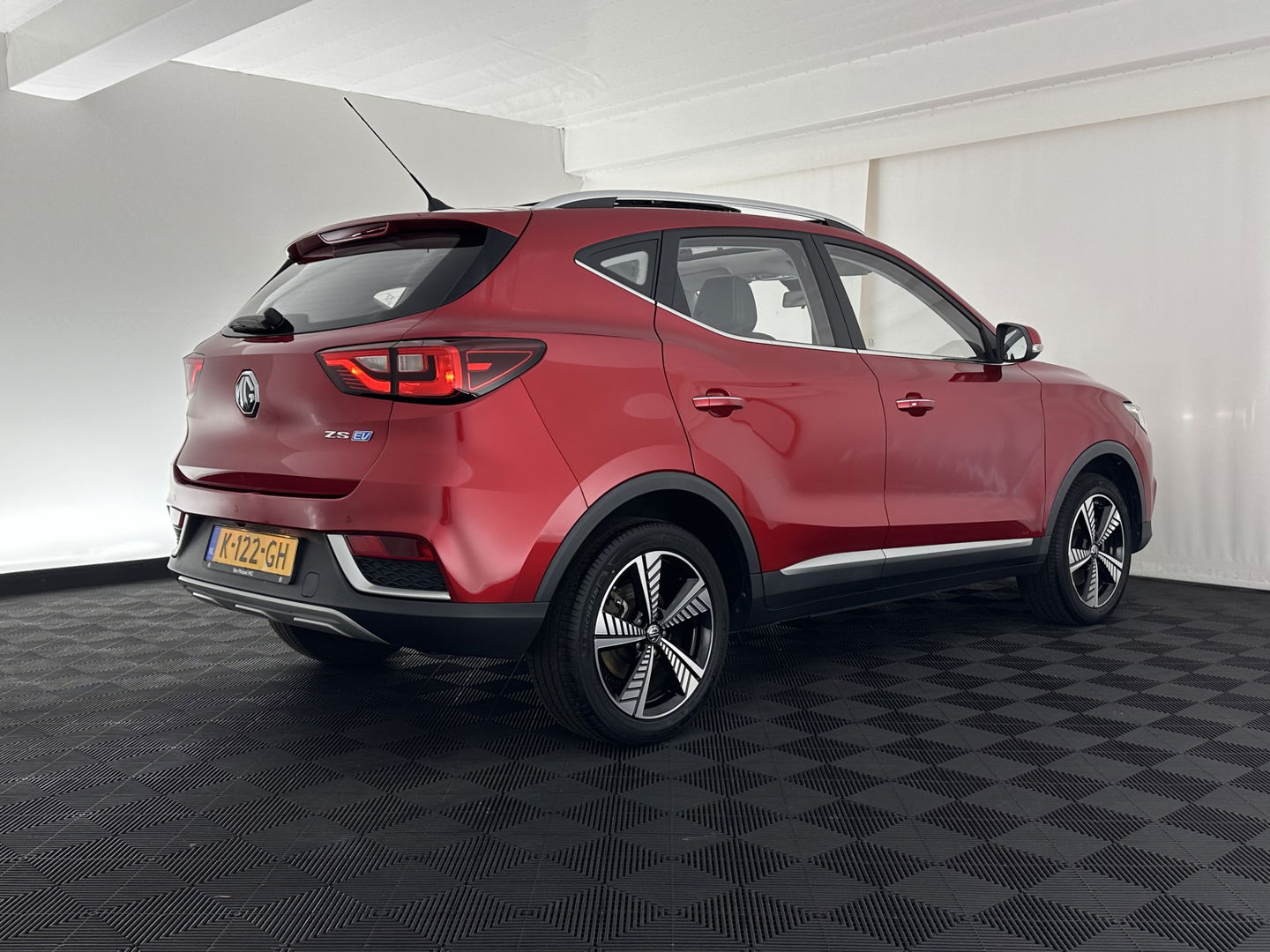 MG ZS EV Luxury 45 kWh {SOH-91%} (INCL-BTW) Aut. *PANO | LEATHER | CCS-FASTLOADER | KEYLESS | NAVI-FULLMAP | ADAPTIVE-CRUISE | CAMERA | HEATED-SPORTSEATS | CARPLAY | BLINDSPOT | DAB | LANE-ASSIST | 17''ALU*