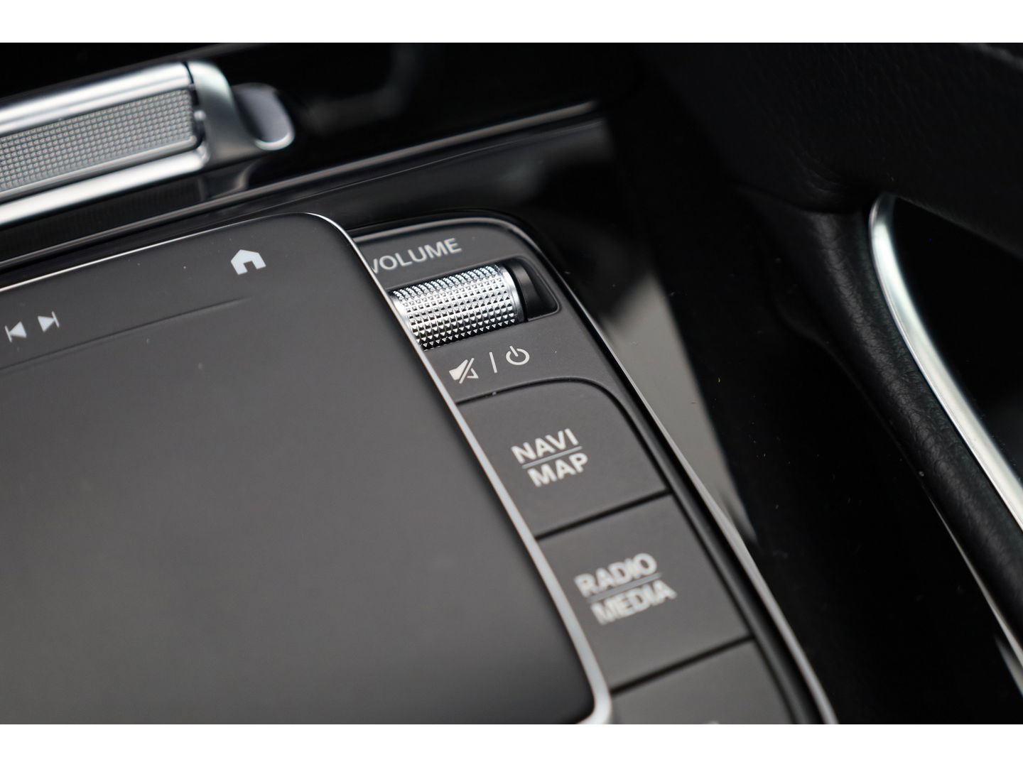 Mercedes-Benz GLE 350 e 4MATIC AMG-Line | Pano | HUD | Burmester | 21'' | 360cam | Treeplanken | Leder | Elek. Trekhaak | Memory seats | Adapt. Cruise | Keyless