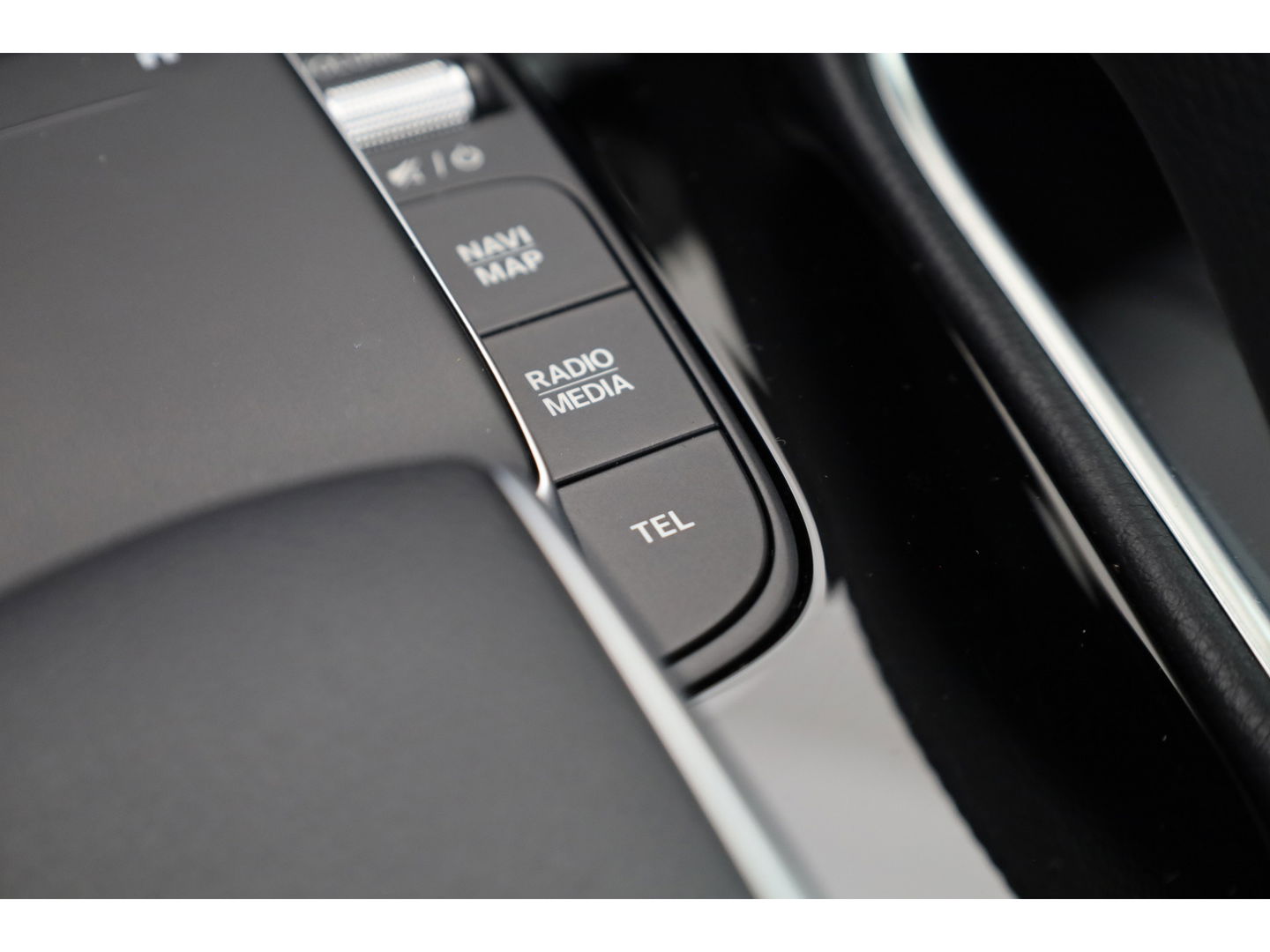 Mercedes-Benz GLE 350 e 4MATIC AMG-Line | Pano | HUD | Burmester | 21'' | 360cam | Treeplanken | Leder | Elek. Trekhaak | Memory seats | Adapt. Cruise | Keyless