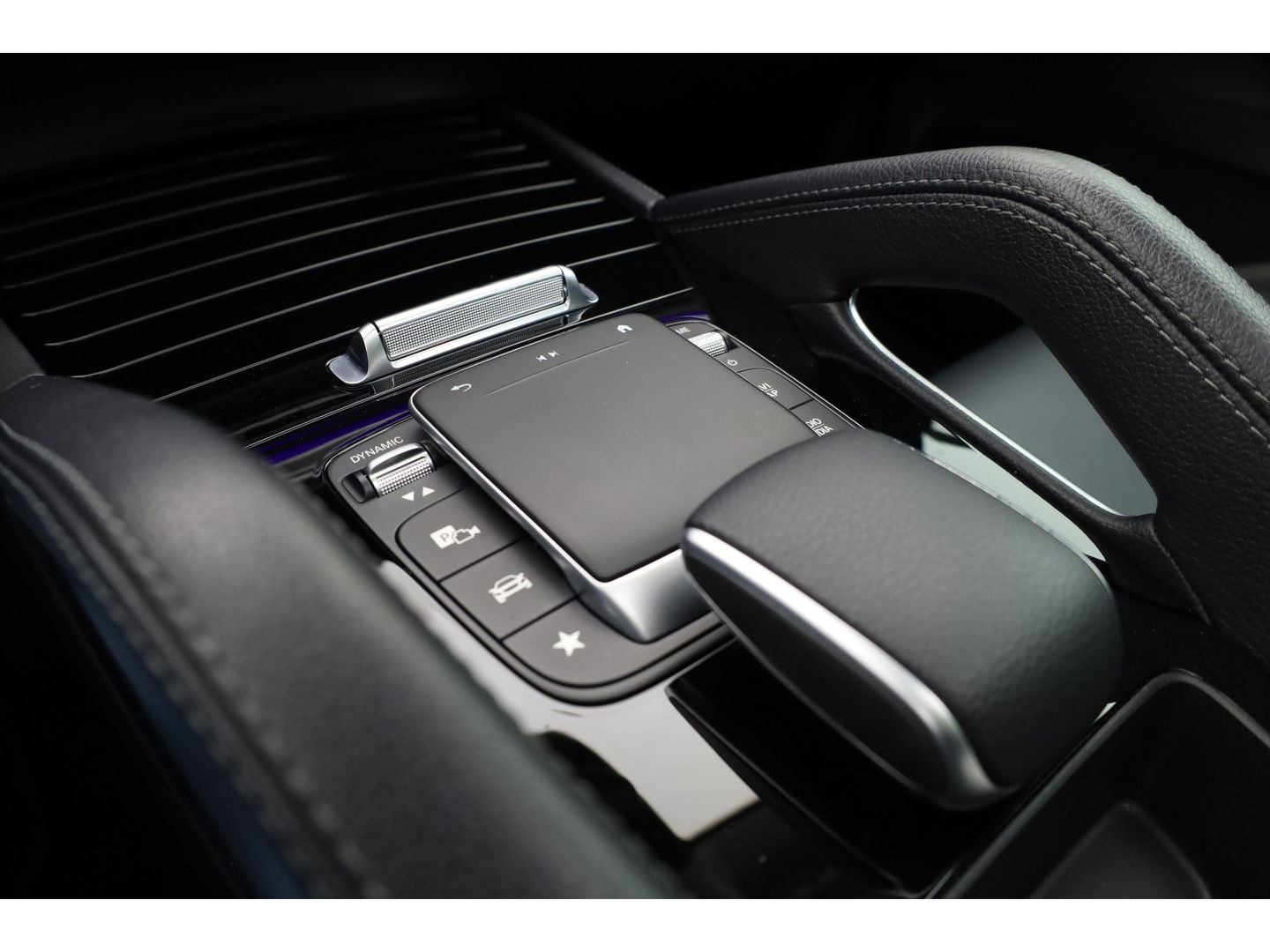 Mercedes-Benz GLE 350 e 4MATIC AMG-Line | Pano | HUD | Burmester | 21'' | 360cam | Treeplanken | Leder | Elek. Trekhaak | Memory seats | Adapt. Cruise | Keyless