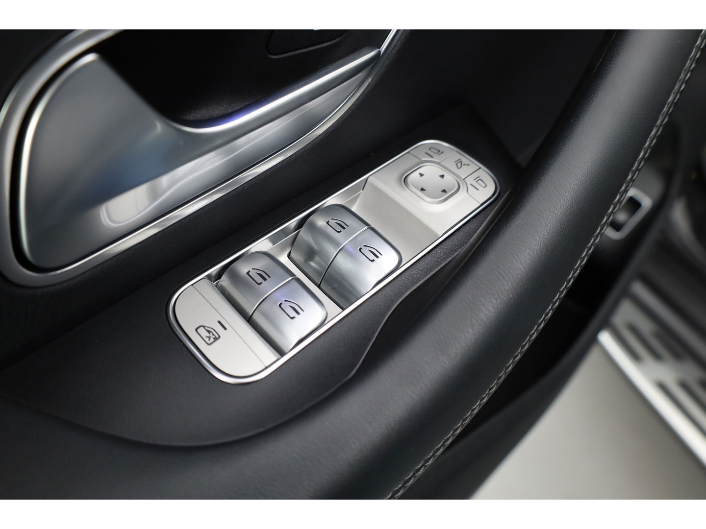 Mercedes-Benz GLE 350 e 4MATIC AMG-Line | Pano | HUD | Burmester | 21'' | 360cam | Treeplanken | Leder | Elek. Trekhaak | Memory seats | Adapt. Cruise | Keyless