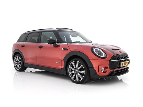 MINI Clubman 2.0 Cooper S ALL4 Premier Plus JCW (INCL-BTW) Aut * PANO | LEATHER | FULL-LED | HEATED-SPORTSEATS | DIGI-COCKPIT | AMBIENT-LIGHT | PRIVACY-GLASS | HEAD-UP | PDC | CAMERA | DAB  | KEYLESS | TOWBAR | 18"ALU*