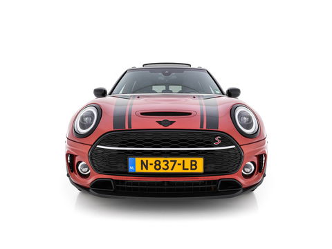 MINI Clubman 2.0 Cooper S ALL4 Premier Plus JCW (INCL-BTW) Aut * PANO | LEATHER | FULL-LED | HEATED-SPORTSEATS | DIGI-COCKPIT | AMBIENT-LIGHT | PRIVACY-GLASS | HEAD-UP | PDC | CAMERA | DAB  | KEYLESS | TOWBAR | 18"ALU*