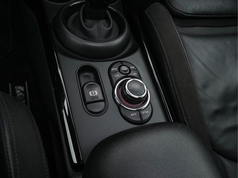 MINI Clubman 2.0 Cooper S ALL4 Premier Plus JCW (INCL-BTW) Aut * PANO | LEATHER | FULL-LED | HEATED-SPORTSEATS | DIGI-COCKPIT | AMBIENT-LIGHT | PRIVACY-GLASS | HEAD-UP | PDC | CAMERA | DAB  | KEYLESS | TOWBAR | 18"ALU*