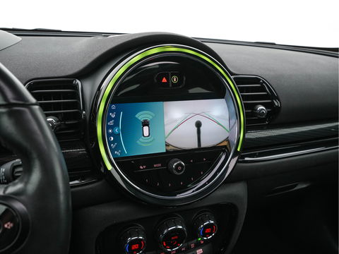 MINI Clubman 2.0 Cooper S ALL4 Premier Plus JCW (INCL-BTW) Aut * PANO | LEATHER | FULL-LED | HEATED-SPORTSEATS | DIGI-COCKPIT | AMBIENT-LIGHT | PRIVACY-GLASS | HEAD-UP | PDC | CAMERA | DAB  | KEYLESS | TOWBAR | 18"ALU*