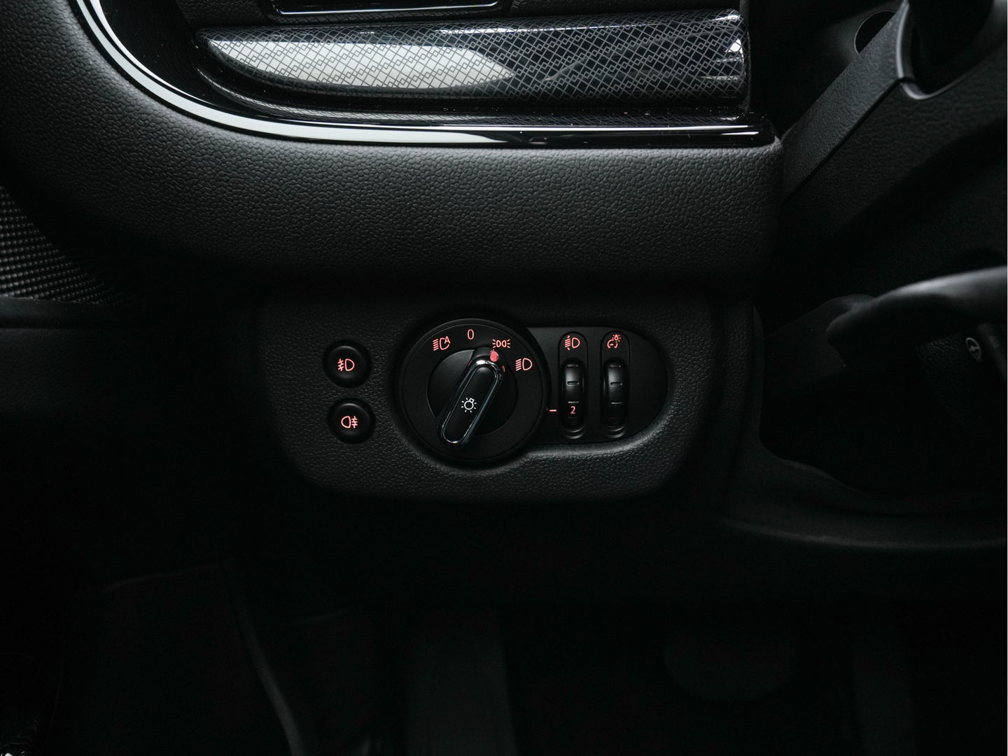 MINI Clubman 2.0 Cooper S ALL4 Premier Plus JCW (INCL-BTW) Aut * PANO | LEATHER | FULL-LED | HEATED-SPORTSEATS | DIGI-COCKPIT | AMBIENT-LIGHT | PRIVACY-GLASS | HEAD-UP | PDC | CAMERA | DAB  | KEYLESS | TOWBAR | 18"ALU*