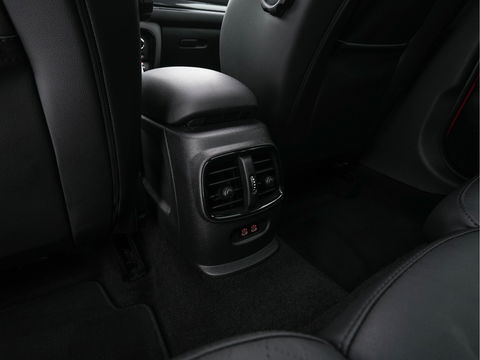 MINI Clubman 2.0 Cooper S ALL4 Premier Plus JCW (INCL-BTW) Aut * PANO | LEATHER | FULL-LED | HEATED-SPORTSEATS | DIGI-COCKPIT | AMBIENT-LIGHT | PRIVACY-GLASS | HEAD-UP | PDC | CAMERA | DAB  | KEYLESS | TOWBAR | 18"ALU*