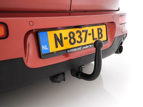 MINI Clubman 2.0 Cooper S ALL4 Premier Plus JCW (INCL-BTW) Aut * PANO | LEATHER | FULL-LED | HEATED-SPORTSEATS | DIGI-COCKPIT | AMBIENT-LIGHT | PRIVACY-GLASS | HEAD-UP | PDC | CAMERA | DAB  | KEYLESS | TOWBAR | 18"ALU*