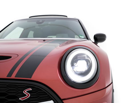 MINI Clubman 2.0 Cooper S ALL4 Premier Plus JCW (INCL-BTW) Aut * PANO | LEATHER | FULL-LED | HEATED-SPORTSEATS | DIGI-COCKPIT | AMBIENT-LIGHT | PRIVACY-GLASS | HEAD-UP | PDC | CAMERA | DAB  | KEYLESS | TOWBAR | 18"ALU*