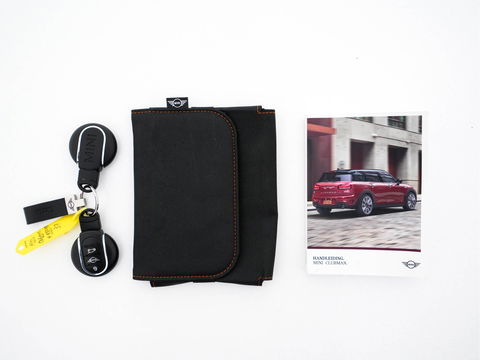 MINI Clubman 2.0 Cooper S ALL4 Premier Plus JCW (INCL-BTW) Aut * PANO | LEATHER | FULL-LED | HEATED-SPORTSEATS | DIGI-COCKPIT | AMBIENT-LIGHT | PRIVACY-GLASS | HEAD-UP | PDC | CAMERA | DAB  | KEYLESS | TOWBAR | 18"ALU*