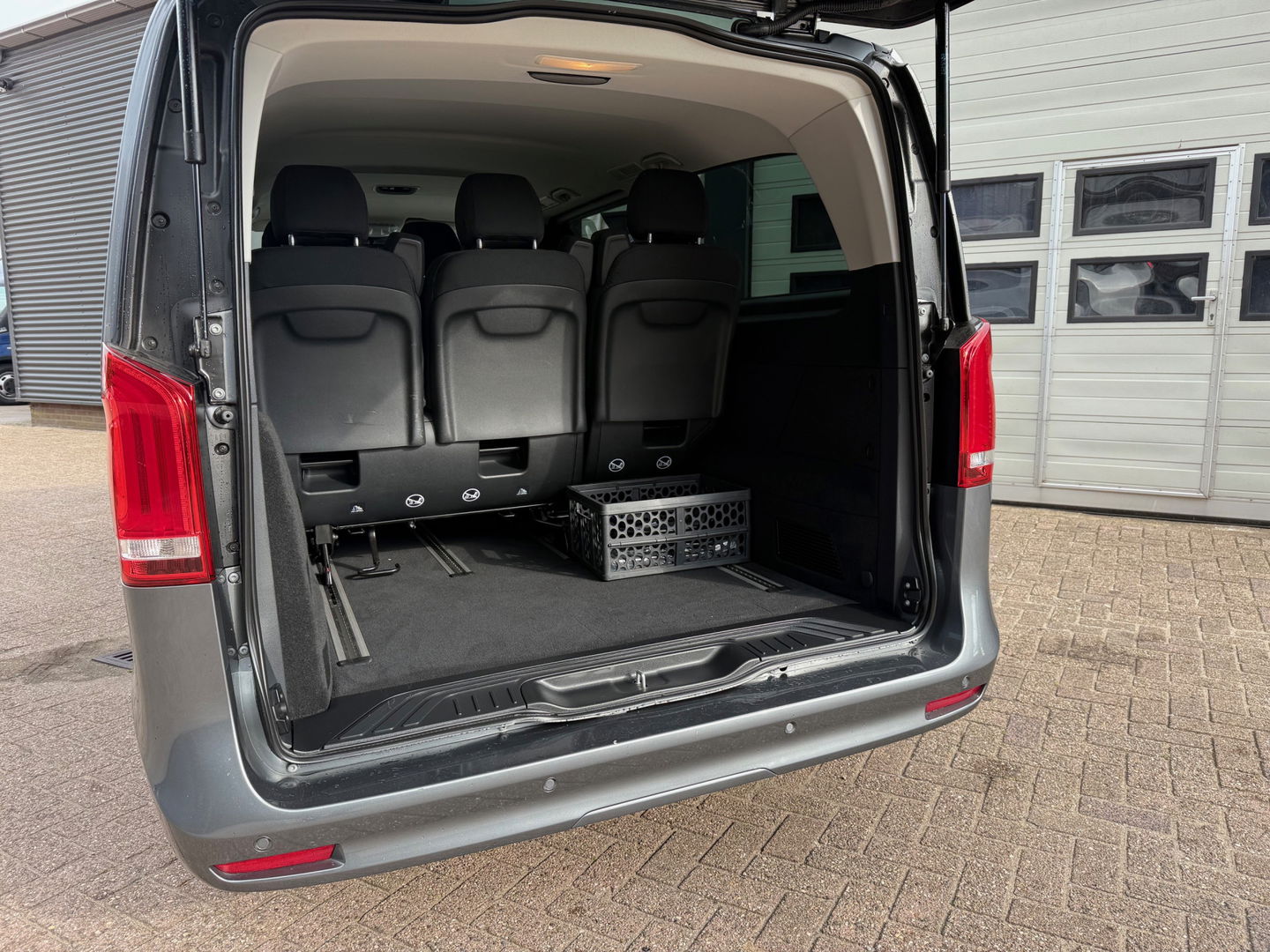 Mercedes-Benz EQV 300 90 kWh - L3 Extra Lang - 2+3+3= 8 Persoons