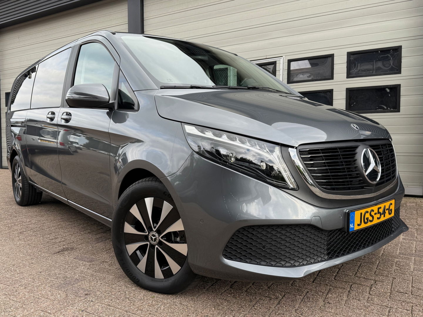 Mercedes-Benz EQV 300 90 kWh - L3 Extra Lang - 2+3+3= 8 Persoons