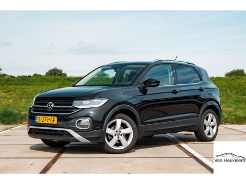 Volkswagen T-Cross 1.5 TSI DSG Style | ALL SEASON BANDEN | TREKHAAK | CAMERA | CLIMA | APPLE CAR PLAY
