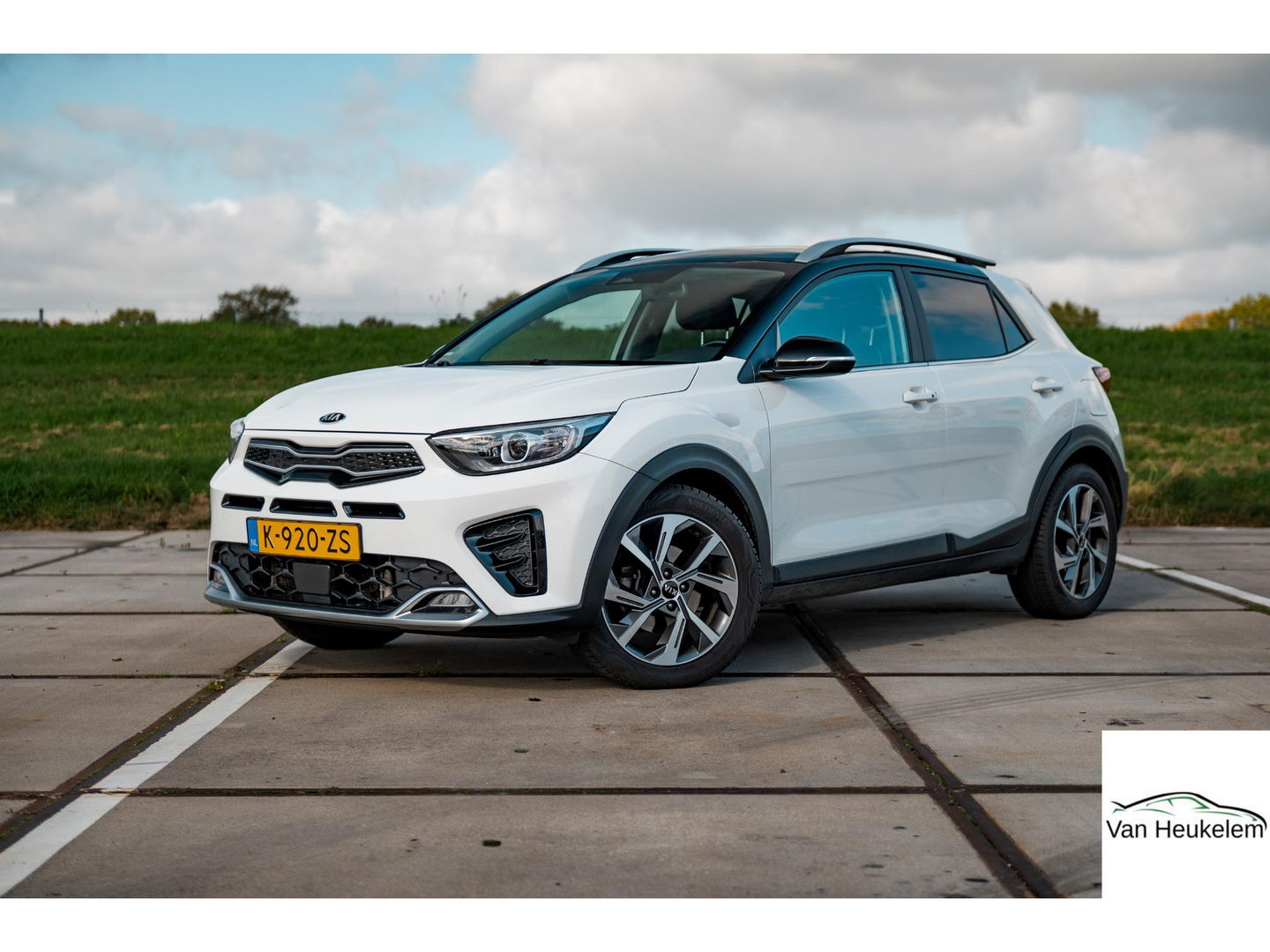 Kia Stonic 1.0 T-GDi 120PK MHEV GT-Line | ALL SEASON BANDEN | TREKHAAK | CAMERA | DAB | NAVI