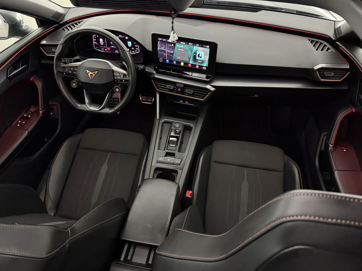 CUPRA Leon Sportstourer 1.4 e-Hybrid VZ Performance | Pano | Virtual | Sfeerverl. | Memory | Stuur/Stoelverw. | Adaptive-Cruise