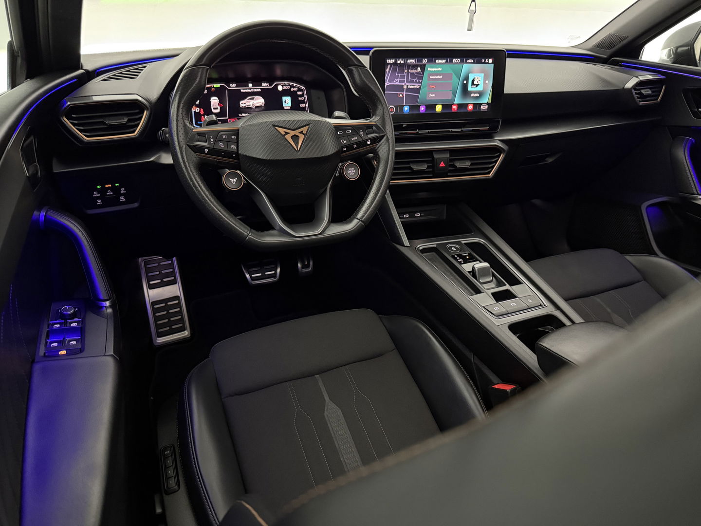 CUPRA Leon Sportstourer 1.4 e-Hybrid VZ Performance | Pano | Virtual | Sfeerverl. | Memory | Stuur/Stoelverw. | Adaptive-Cruise