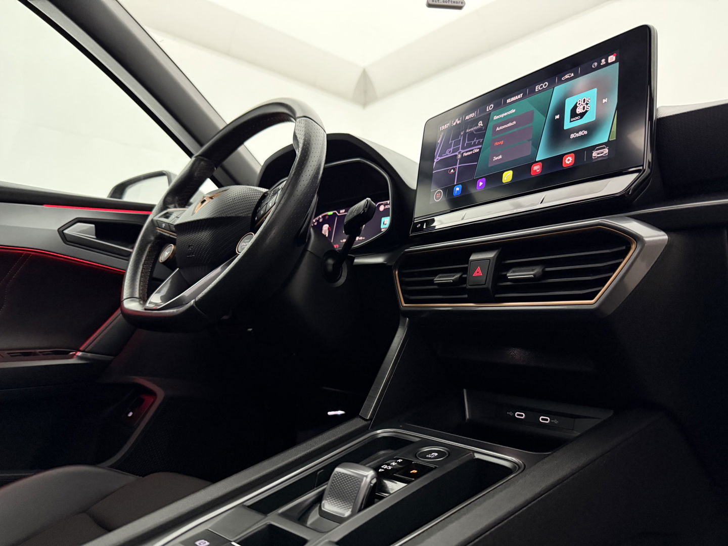 CUPRA Leon Sportstourer 1.4 e-Hybrid VZ Performance | Pano | Virtual | Sfeerverl. | Memory | Stuur/Stoelverw. | Adaptive-Cruise