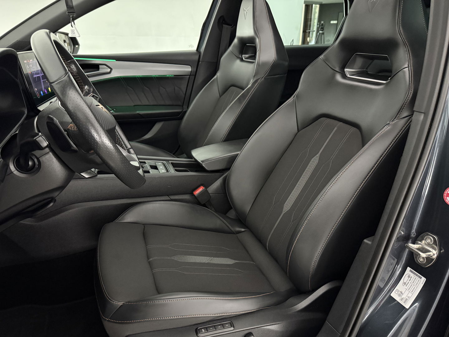 CUPRA Leon Sportstourer 1.4 e-Hybrid VZ Performance | Pano | Virtual | Sfeerverl. | Memory | Stuur/Stoelverw. | Adaptive-Cruise