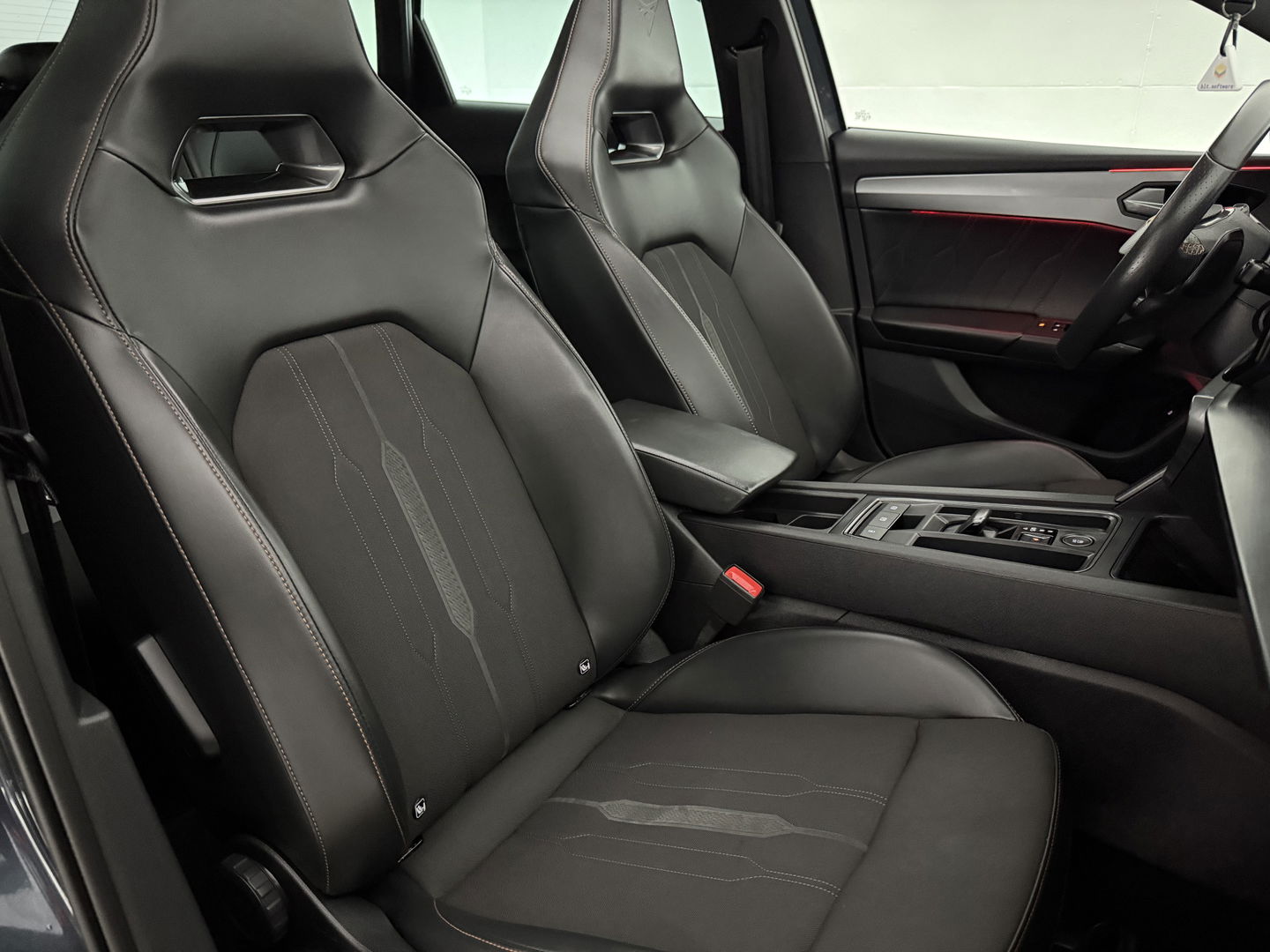 CUPRA Leon Sportstourer 1.4 e-Hybrid VZ Performance | Pano | Virtual | Sfeerverl. | Memory | Stuur/Stoelverw. | Adaptive-Cruise