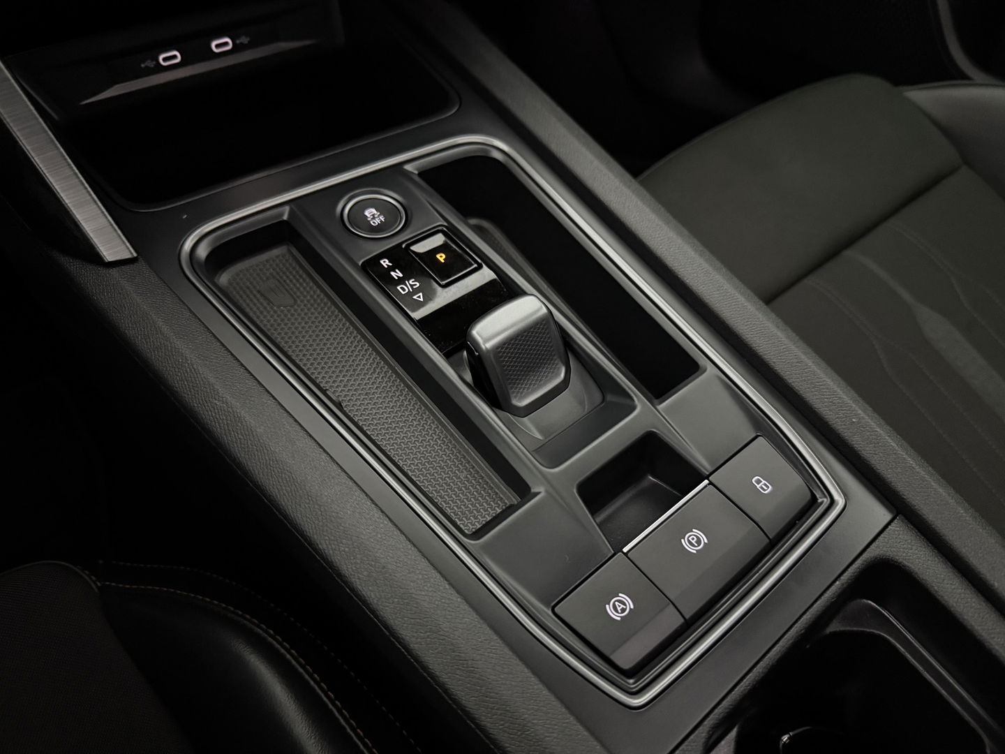 CUPRA Leon Sportstourer 1.4 e-Hybrid VZ Performance | Pano | Virtual | Sfeerverl. | Memory | Stuur/Stoelverw. | Adaptive-Cruise