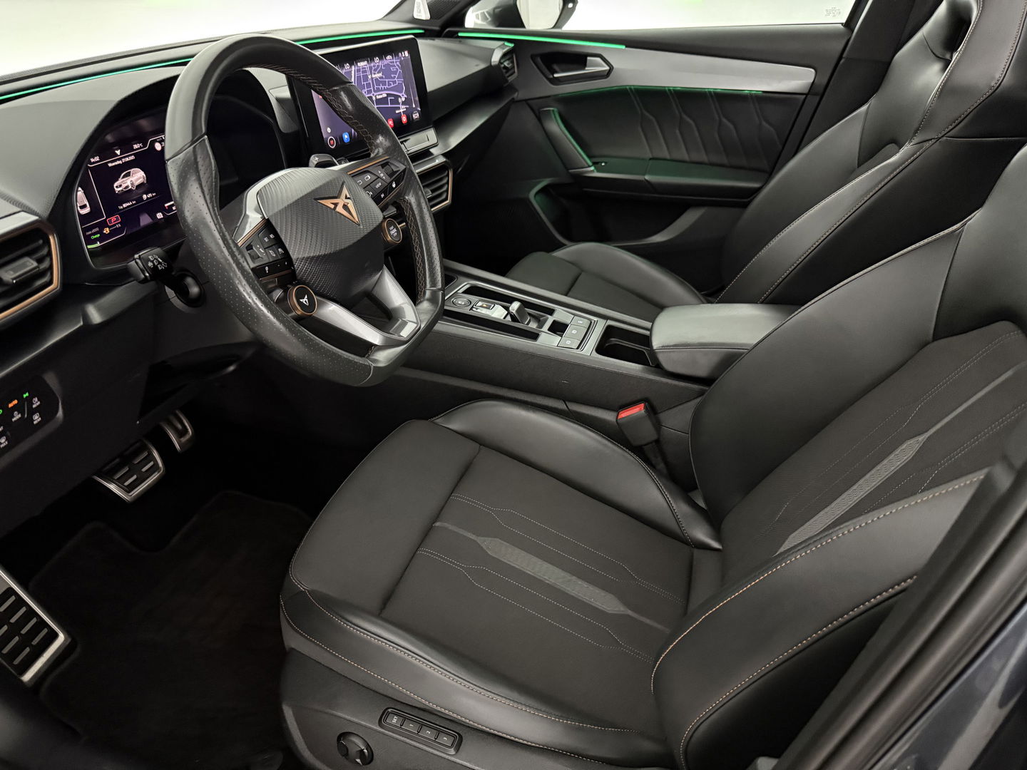 CUPRA Leon Sportstourer 1.4 e-Hybrid VZ Performance | Pano | Virtual | Sfeerverl. | Memory | Stuur/Stoelverw. | Adaptive-Cruise