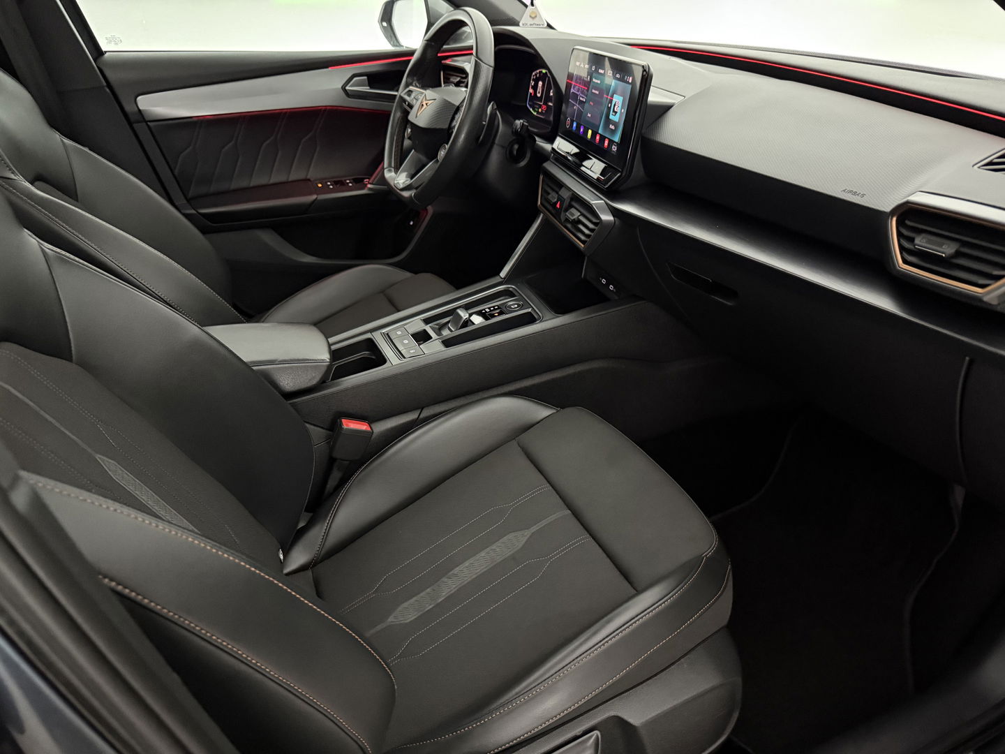 CUPRA Leon Sportstourer 1.4 e-Hybrid VZ Performance | Pano | Virtual | Sfeerverl. | Memory | Stuur/Stoelverw. | Adaptive-Cruise