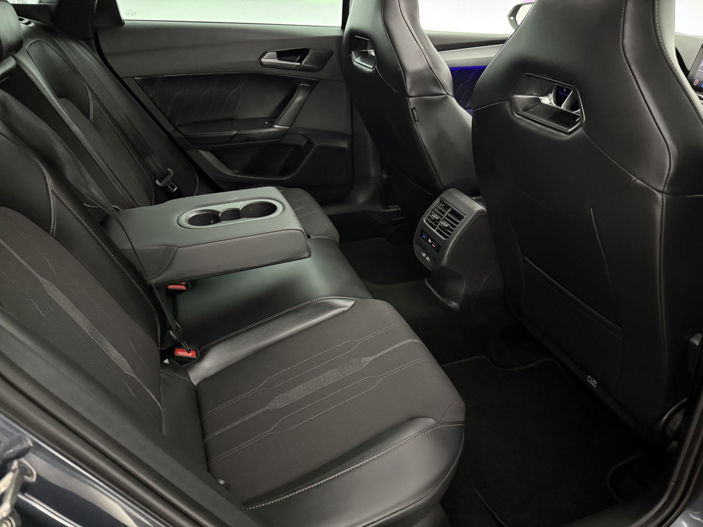 CUPRA Leon Sportstourer 1.4 e-Hybrid VZ Performance | Pano | Virtual | Sfeerverl. | Memory | Stuur/Stoelverw. | Adaptive-Cruise