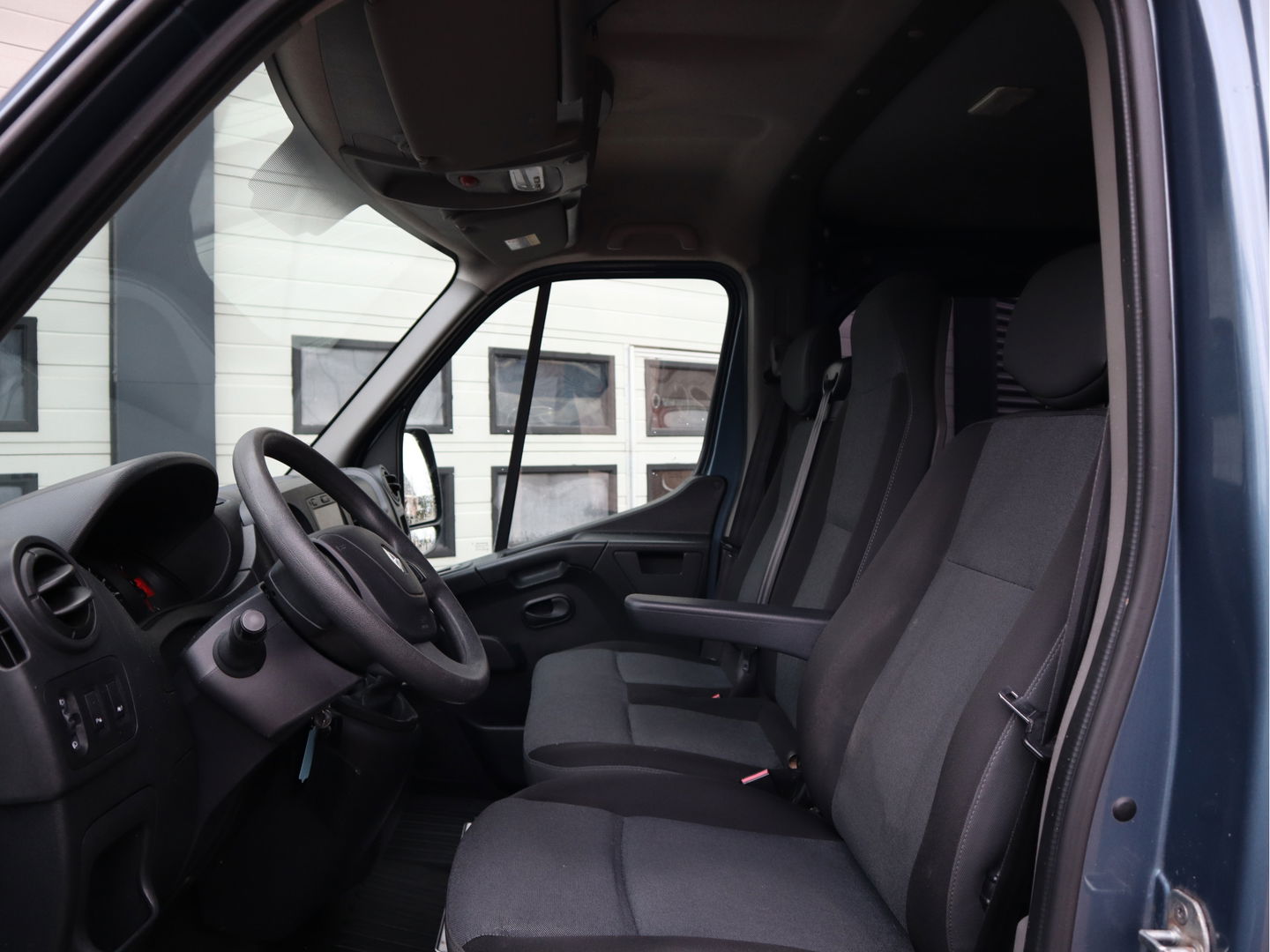 Renault Master T33 2.3 dCi 131pk Euro 6 L1H1 - DC 7 Pers. - Trekhaak - Camera